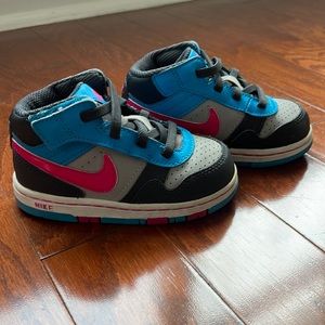 Nike toddler sneakers